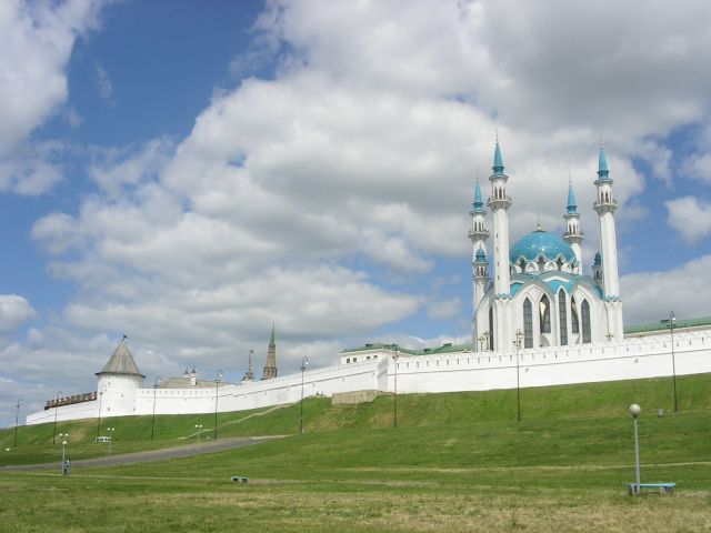 Сайт мировых татарстана. Казанский Кремль в войну. Вид Казанского Кремля со стороны цирка. Доклад Казанский Кремль 4 класс.